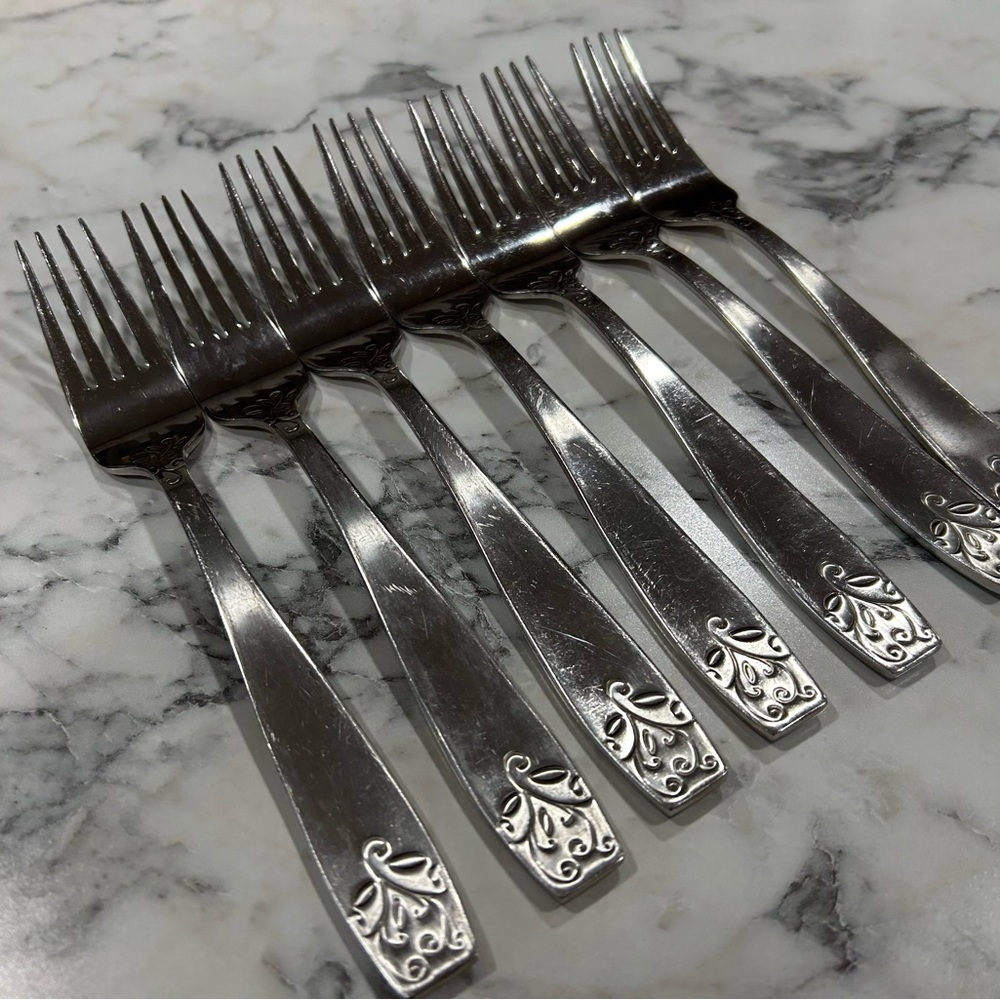 7 Oneida Silver Florence Dinner Forks 8 1/4”